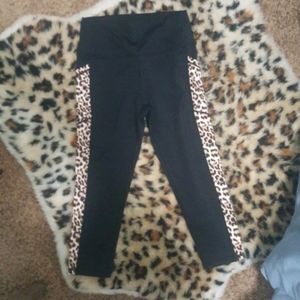 Zyia leopard pocket leggings